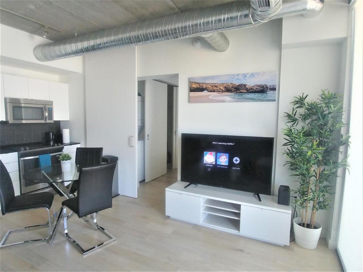 Luxury Skyline Condo In Downtown Free 24/7 Parking Winnipeg Eksteriør billede