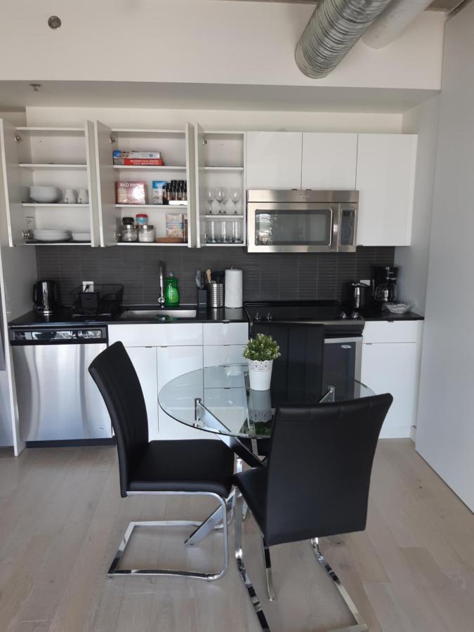 Luxury Skyline Condo In Downtown Free 24/7 Parking Winnipeg Eksteriør billede