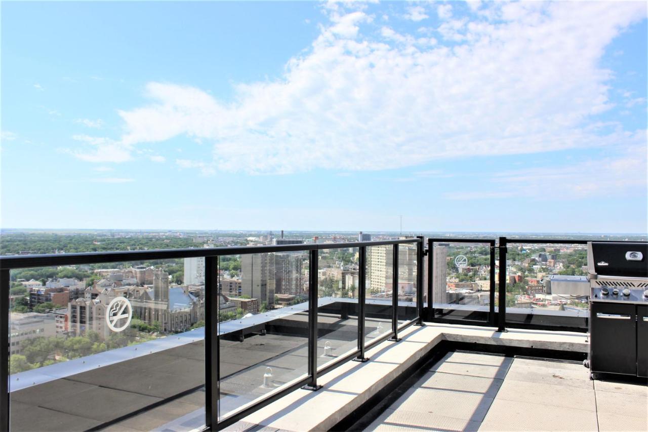 Luxury Skyline Condo In Downtown Free 24/7 Parking Winnipeg Eksteriør billede