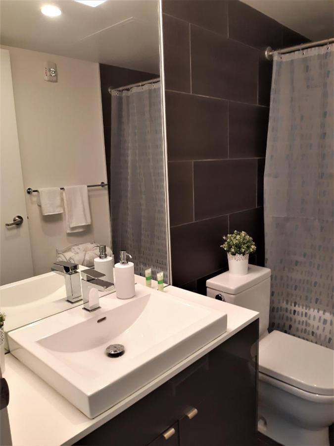 Luxury Skyline Condo In Downtown Free 24/7 Parking Winnipeg Eksteriør billede
