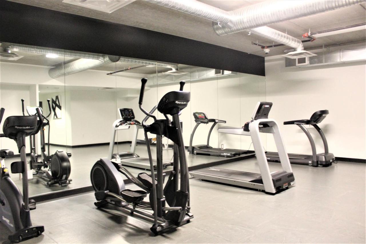 Luxury Skyline Condo In Downtown Free 24/7 Parking Winnipeg Eksteriør billede