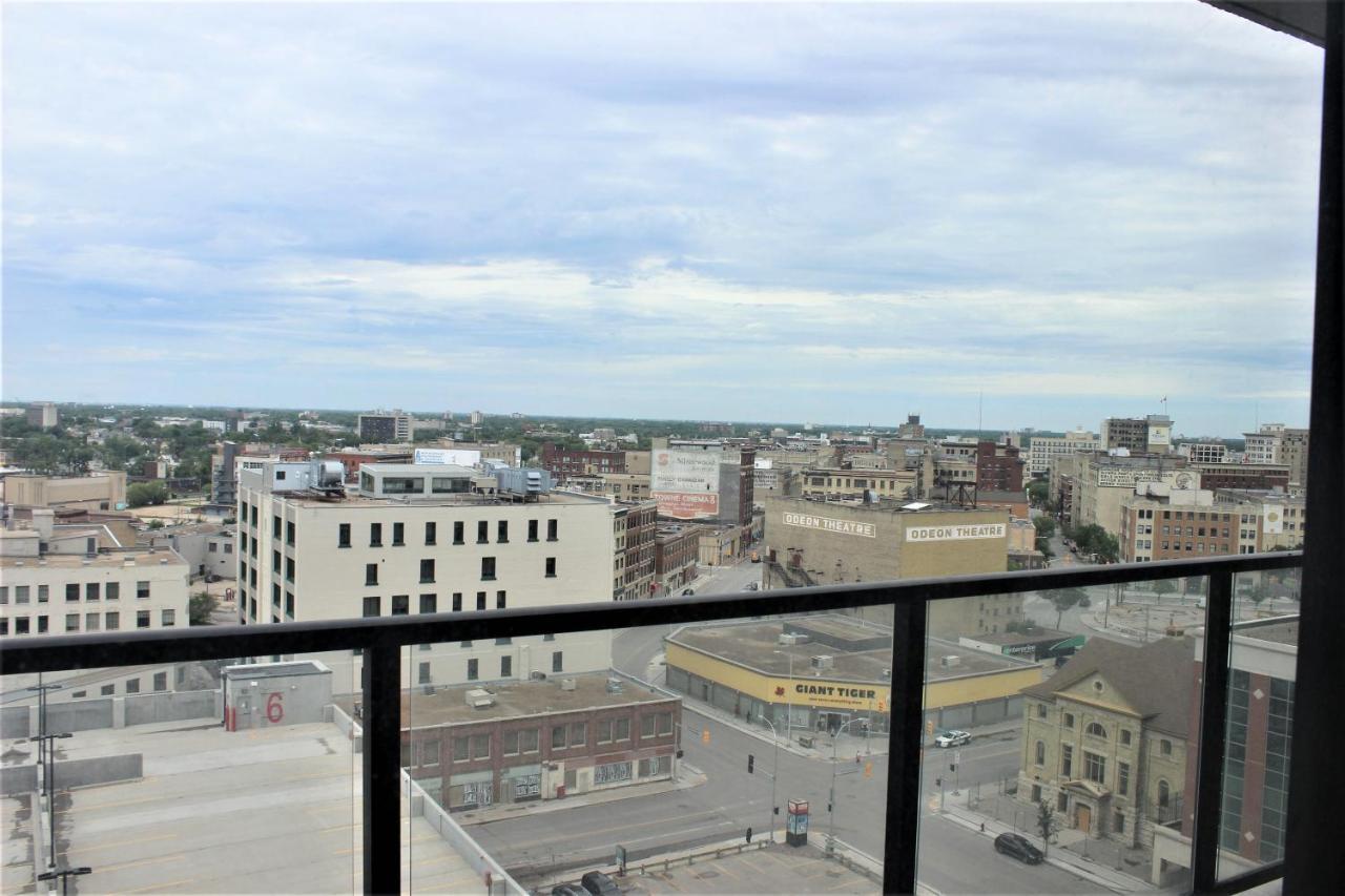 Luxury Skyline Condo In Downtown Free 24/7 Parking Winnipeg Eksteriør billede